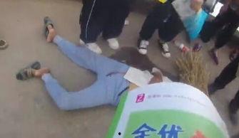 88岁大爷吃瓜,见证时代变迁，笑谈人间百态