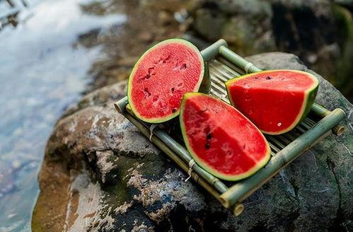 表示吃瓜的诗句,品味古典诗词中的“吃瓜”意境