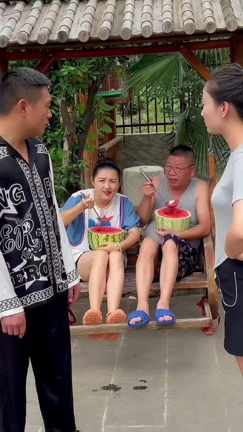吃瓜夫妻搞笑,爆笑日常，笑料连连