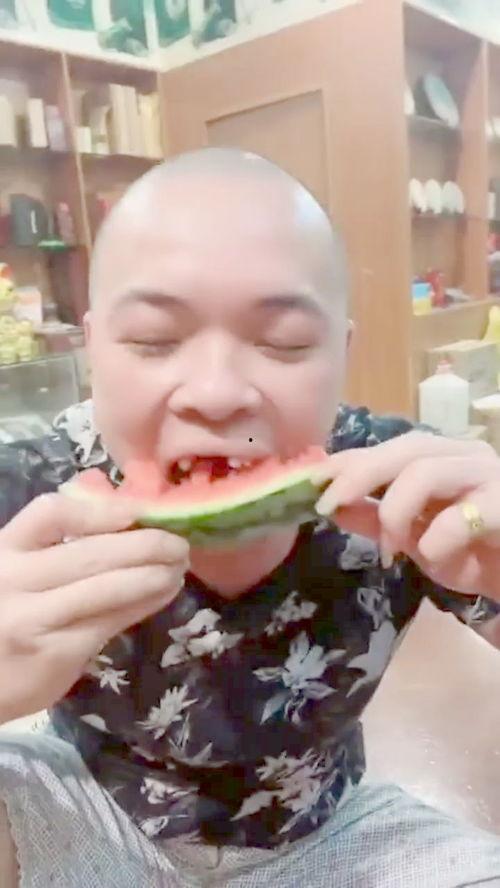 吃瓜的艺术照,吃瓜艺术照背后的故事