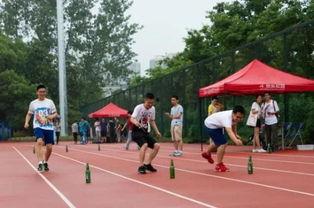 操场情侣吃瓜,校园爱情的甜蜜与争议